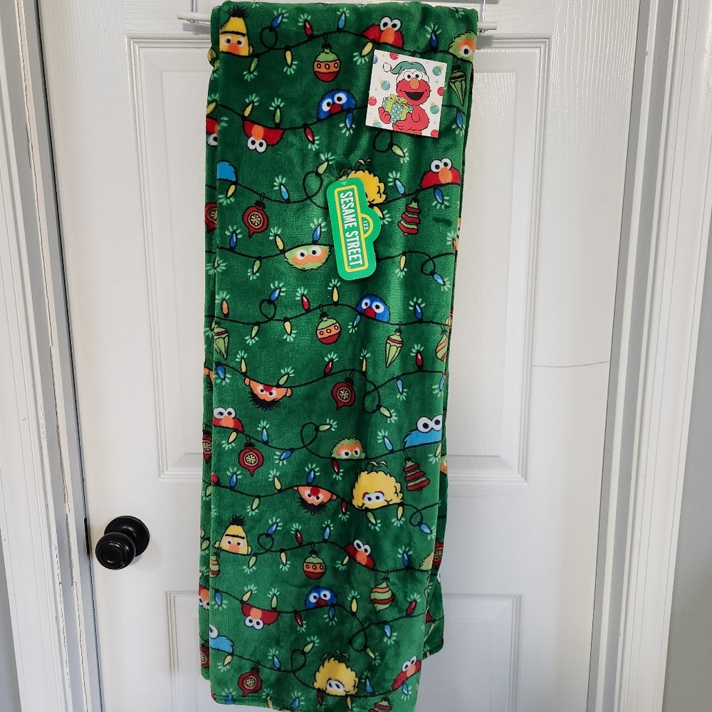 Sesame Street Plush Green Christmas Lights and Decor Throw Blanket NWT